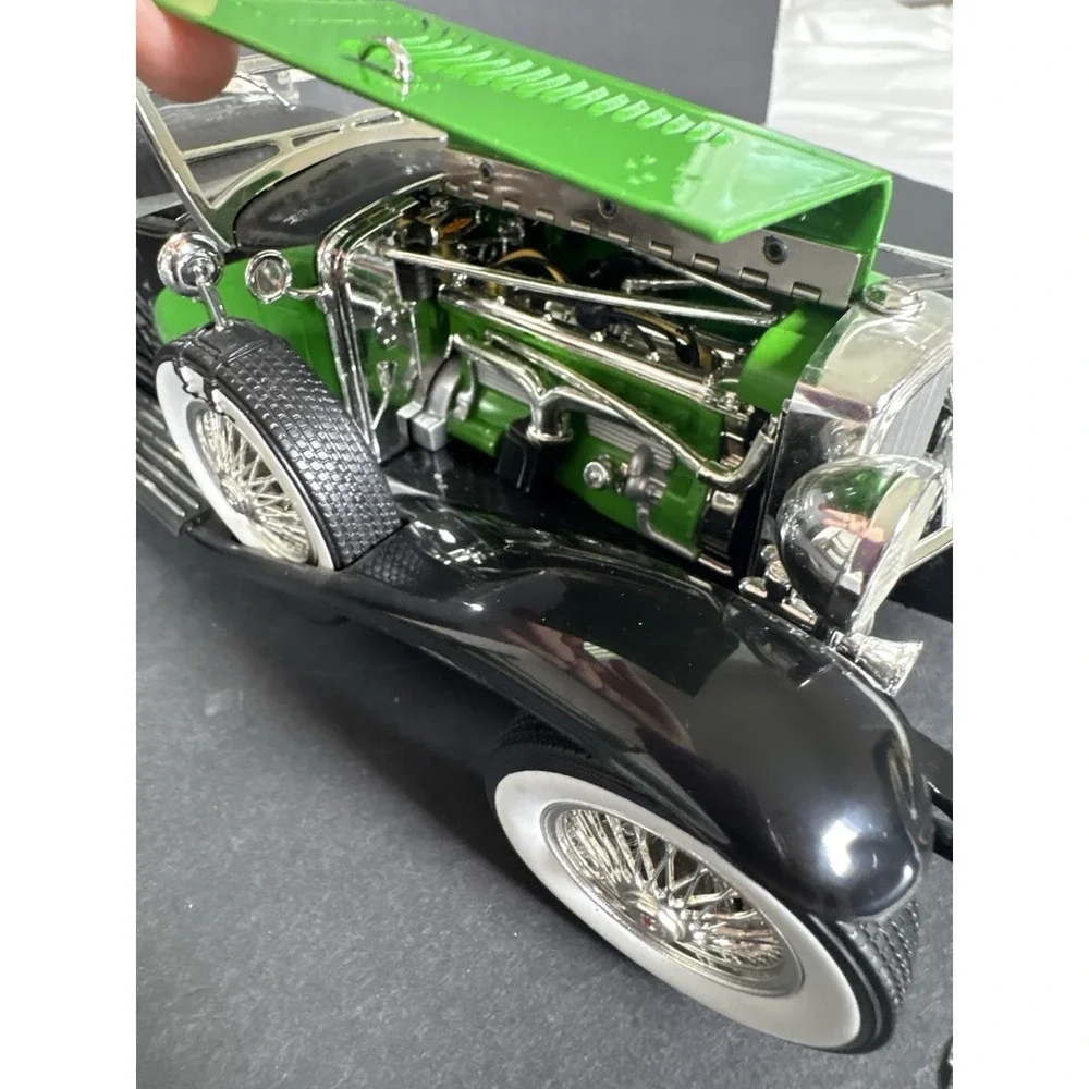 1934 Duesenberg Convertible Green Black 1:18 Signature Models Diecast Car